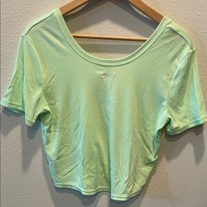 3/$25🛍️ Nike Mint Green Short Sleeve Crop Tee, white Swoosh, low back, L, NWOT
